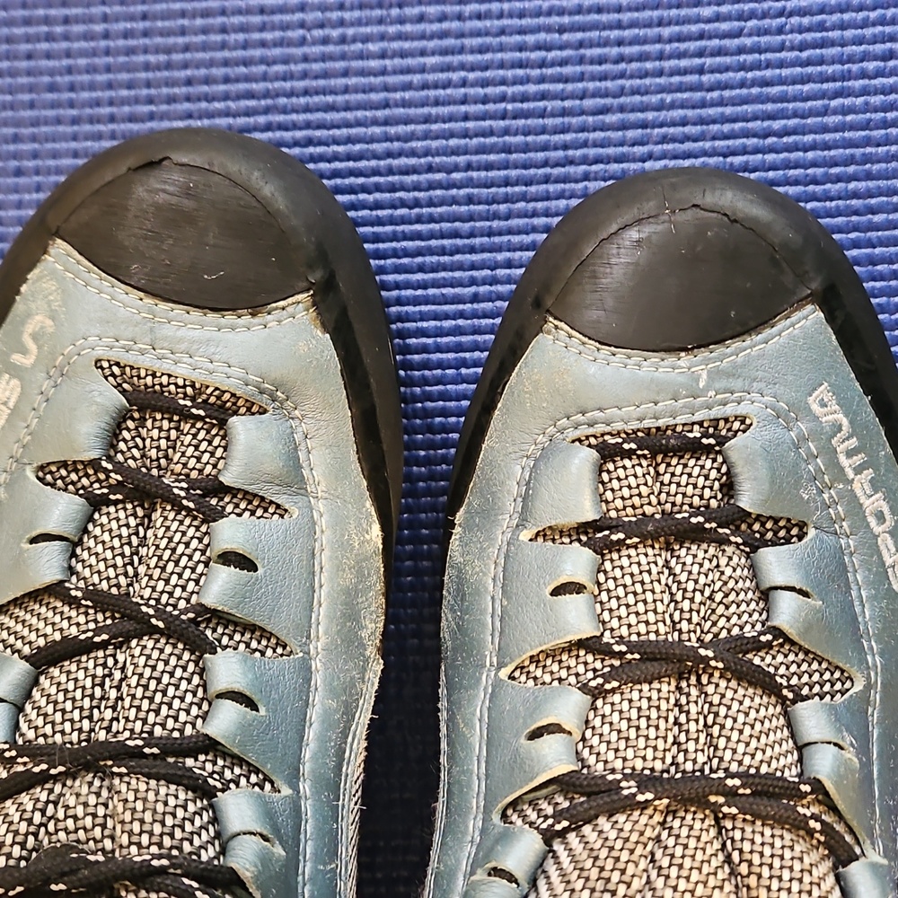 La Sportiva Hiking Boots, Size 7.5+ - Picture 8 of 16